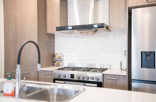 Bardia House | JC House - 4 Br, AC & Wi-Fi Close Coles & Train
