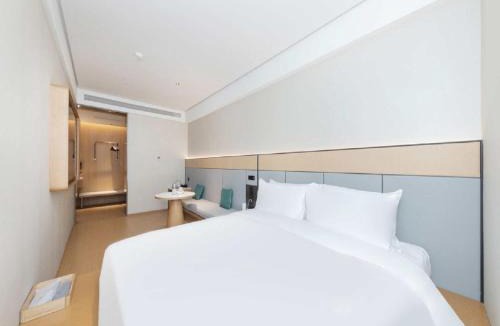 Middle Chaoyang Hotel | JI Hotel Beijing Chaoyang Station Jiuxianqiao Road