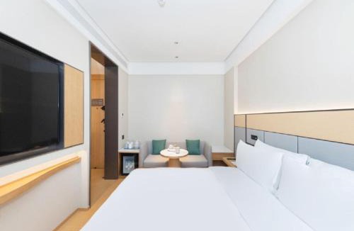 Middle Chaoyang Hotel | JI Hotel Beijing Chaoyang Station Jiuxianqiao Road