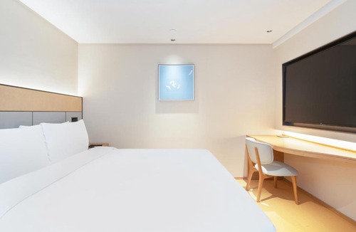 Haizhu Hotel | JI Hotel Guangzhou Jiangtai Road Subway Station