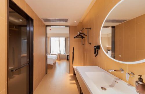 Long Hua Hotel | JI Hotel Haikou East Railway Station
