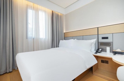 Putuo Hotel | JI Hotel Shanghai Daning Yichuan Road