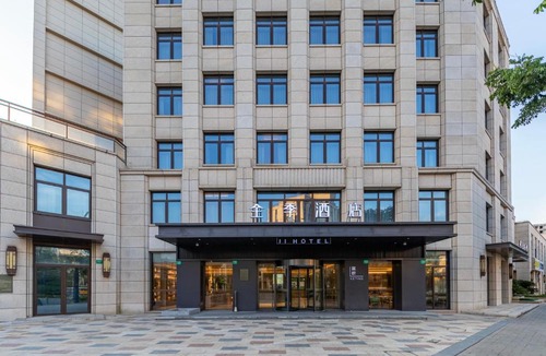 Pudong Hotel | JI Hotel Shanghai Dishui Lake Subway Station