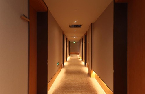 Pudong Hotel | JI Hotel Shanghai Dishui Lake Subway Station