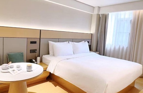 Hong Kou Hotel | JI Hotel Shanghai Hailun Road Subway Station