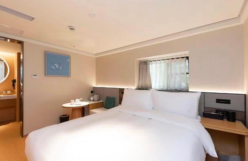 Hong Kou Hotel | JI Hotel Shanghai Hailun Road Subway Station