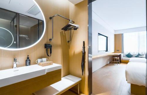 Pudong Hotel | JI Hotel Shanghai Lujiazui Minsheng Road Metro Station