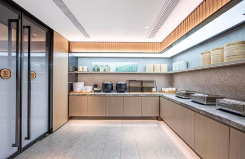 Xuhui Hotel | JI Hotel Shanghai Xujiahui Caobao Road Subway Station