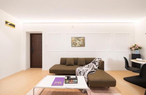 Downtown Shanghai Apartment | 嘉发3店5F-Mayhome B&B-near the Bund and Nanjing West Road People Square with 3 bedrooms-4 beds elevator apart ment and Nearby West Nanjing Road Metro