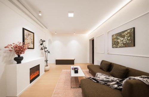 Downtown Shanghai Apartment | 嘉发3店5F-Mayhome B&B-near the Bund and Nanjing West Road People Square with 3 bedrooms-4 beds elevator apart ment and Nearby West Nanjing Road Metro