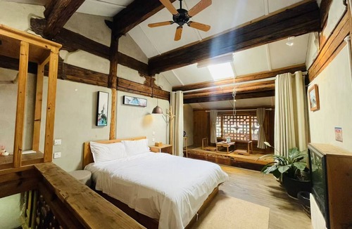 Xizhou Bed & Breakfast | Jia Kedi Ancient House Cultural Homestay
