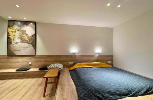 Jeifangbei Central Business District Apartment | Jiefangbei Near Hongyadon Tatami Bed for 3