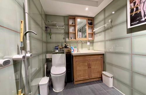 Jeifangbei Central Business District Apartment | Jiefangbei Near Hongyadon Tatami Bed for 3