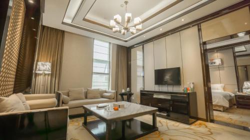 Shizhong District Hotel | Jin-Tai Holiday Hotel