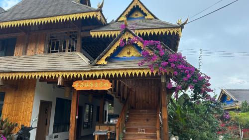 Yunjinghong Cabin | Jinghong Manyun Dai Village Inn