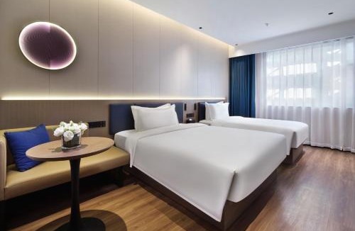 Putuo Hotel | Jinglai Zhenxuan Shanghai Tongji Hospital Xincun Road Subway Station Hotel
