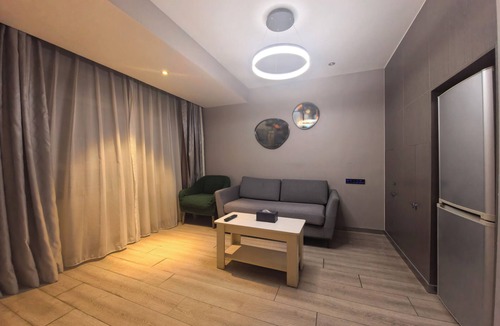 Changning Hotel | JinglaiHotel Weining Road Subway Station