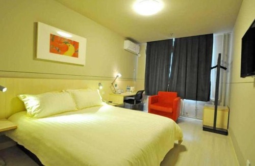 Dongli Hotel | Jinjiang Inn Hotel Tianjin Jintang Highway Steel pipe company Light rail station Branch