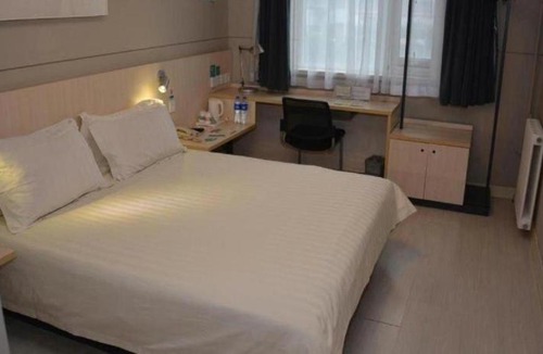 Dongli Hotel | Jinjiang Inn Hotel Tianjin Jintang Highway Steel pipe company Light rail station Branch