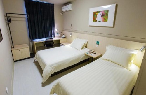 Donghai County Hotel | Jinjiang Inn Lianyungang Donghai Town Heping Middel Road