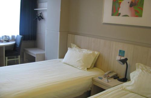 Hongshan Hotel | Jinjiang Inn Wuhan Optical Valley Finance Habour