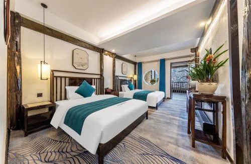 Fenghuang House | Jiuqi Tongnian High-end River View B&B