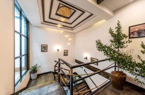 Fenghuang House | Jiuqi Tongnian High-end River View B&B