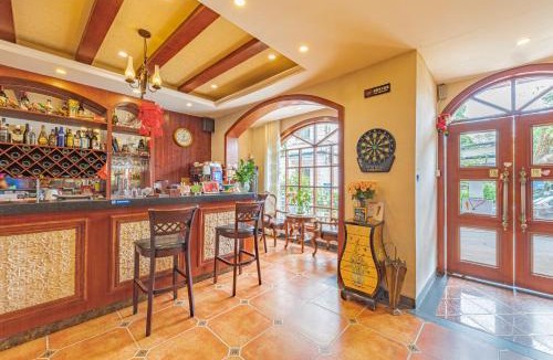 Qixing Hostel | Junshe Boutique Guest House-Complementary pick up servie for a 3-night stay in a deluxe room