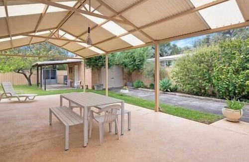 Abbey House | Just Beachy- Large yard, BBQ, WIFI