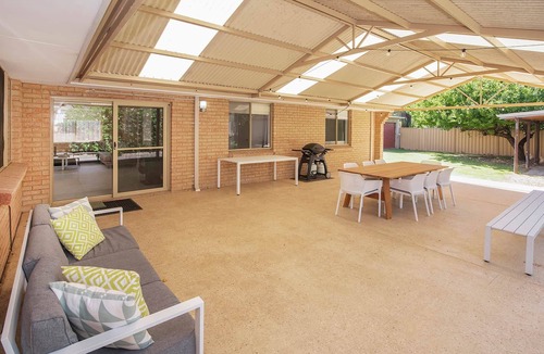 Abbey House | Just Beachy- Large yard, BBQ, WIFI