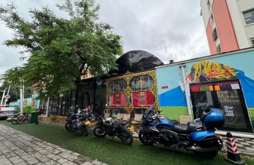 Yining Hotel | Kailash International Youth Hostel (Six-Star Street Branch)