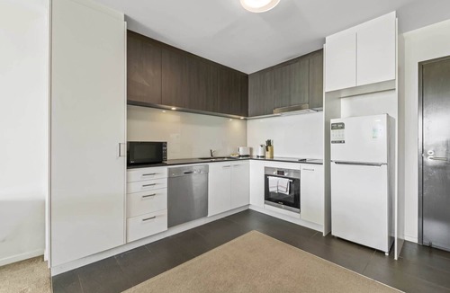 Kangaroo Point Apartment | Kangaroo Point 2-Bed Flat with Gym & Pool
