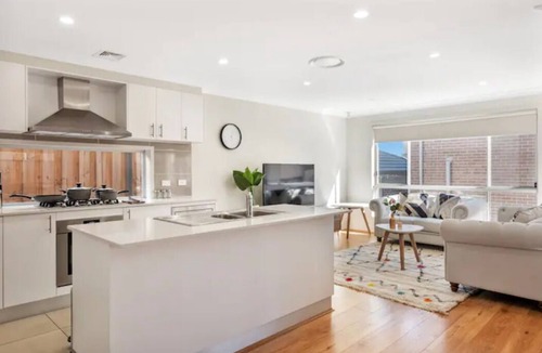 Kellyville House | Kellyvile Delight 5BrHouse+Parking+Shopping Center
