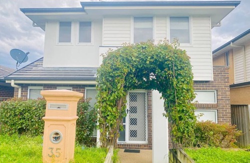 Kellyville House | Kellyville 5Br-Closed to Shops, Parks and School