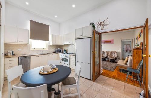 Henley Beach House | Kerrigan's on Seaview- one minute walk to beach - no beachfront views or street views