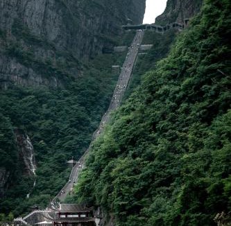 Yongding Hotel | King Maker Grand Hotel-Gift Admission Ticket Junsheng Sand-Gravel Art Academy-At the Gate of Tianmen Peak Cableway-Free pick-up