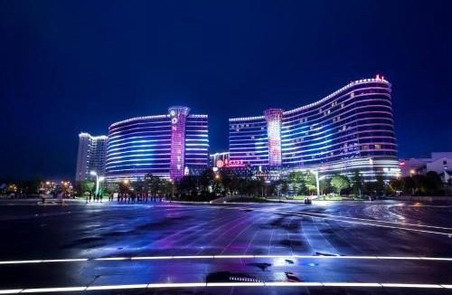Yongding Hotel | King Maker Grand Hotel-Gift Admission Ticket Junsheng Sand-Gravel Art Academy-At the Gate of Tianmen Peak Cableway-Free pick-up