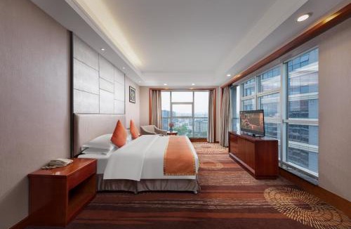 Yongding Hotel | King Maker Grand Hotel-Gift Admission Ticket Junsheng Sand-Gravel Art Academy-At the Gate of Tianmen Peak Cableway-Free pick-up