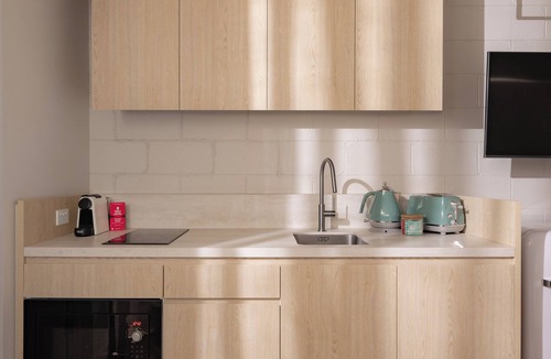 Richmond Apartment | King Studio with Courtyard at MAC Richmond