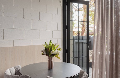 Richmond Apartment | King Studio with Courtyard at MAC Richmond