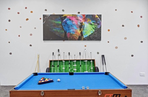 Newtown Apartment | King’s Deluxe in Newtown
