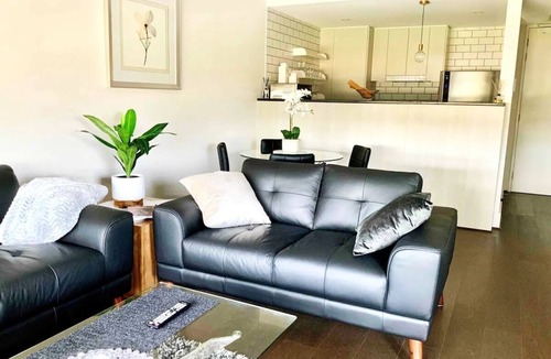 Kingston Apartment | Kingston Foreshore 1 BR Apartment,Views, Parking