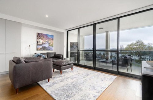 Kingston Apartment | Kingston Foreshore Apt with Water Views - Hosted by Canstay