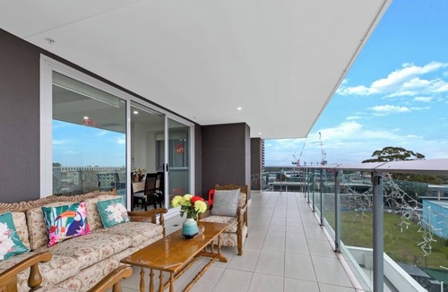 Blacktown Apartment | KozyGuru | Blacktown | 3 Bedroom APT