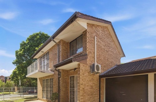 Cabramatta House | KozyGuru | Cabramatta | Spacious Family Townhouse