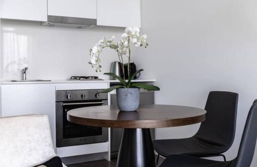 Chatswood CBD Apartment | KOZYGURU | Chatswood | Luxury Studio | Walk to Chatswood Chase