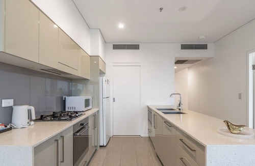 Haymarket Apartment | KozyGuru | China Town | Stylish City-View Retreat