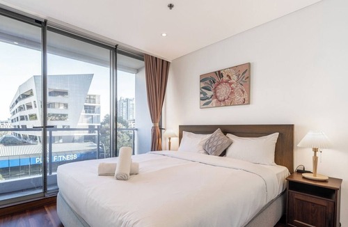 Waterloo Apartment | KozyGuru | Waterloo| Modern 2Level 2BR Apt Parking