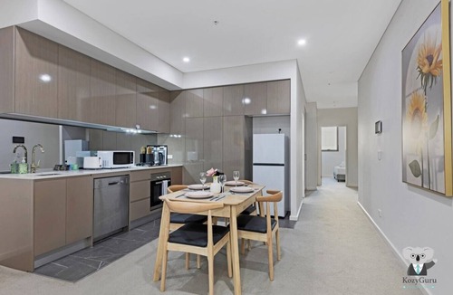 Wentworth Point Apartment | KozyGuru | Wentworth Point | 2B Cosy Apt