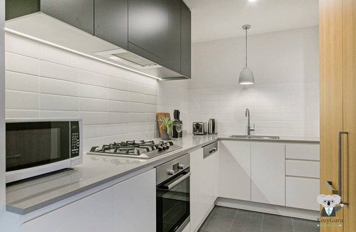 Wolli Creek Apartment | KOZYGURU | Wolli Creek | Kozy 1 Bed APT | Sydney Airport and Sydney CBD